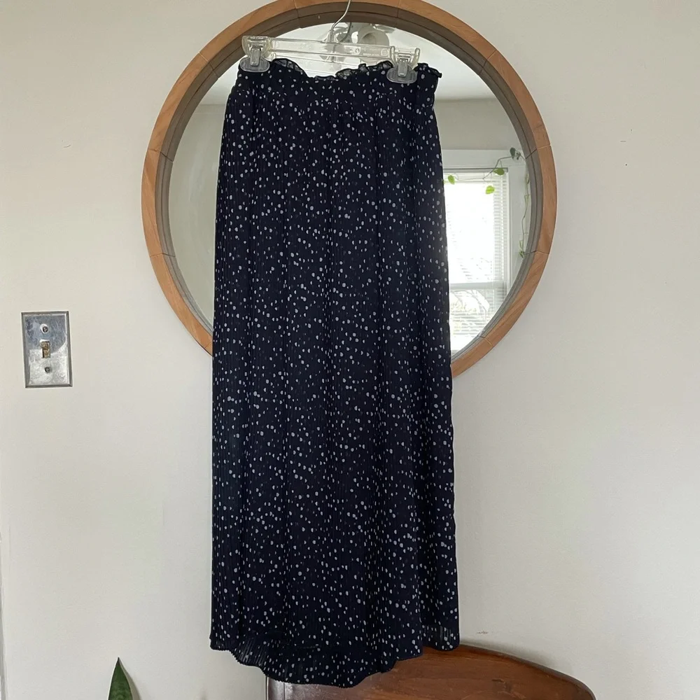 Ann Taylor LOFT navy polka-dot pleated midi skirt - Picture 1 of 3